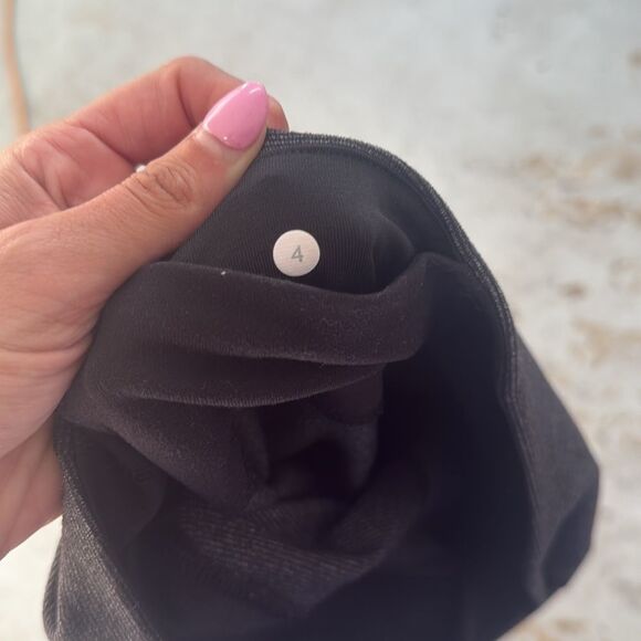 Cropped Lululemon Gray Leggins - Size 4 - High Waist - Great Conditon - Picture 4 of 4